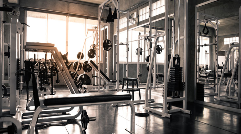 mężczyzna siłownia - just be fit