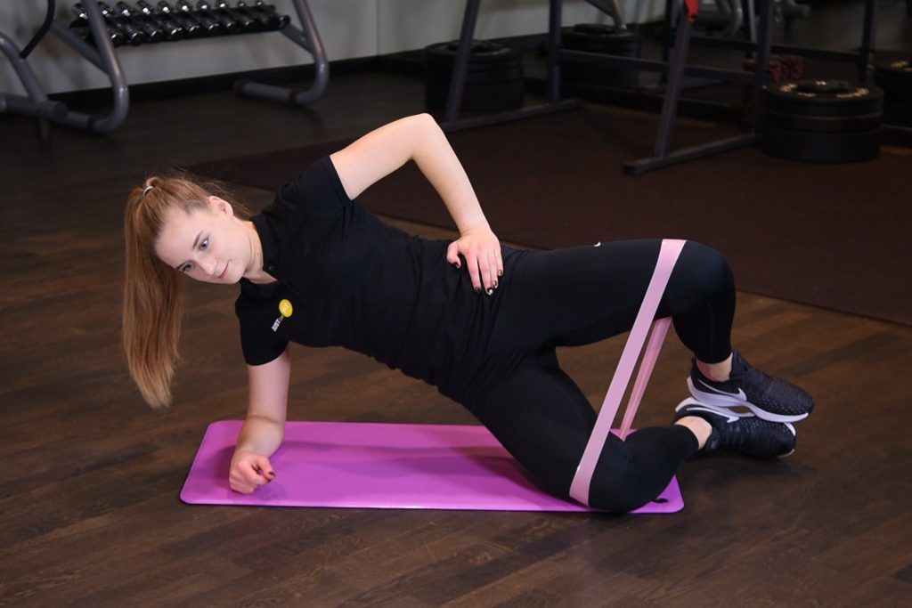 Clamshell w podporze bokiem z gumą mini band