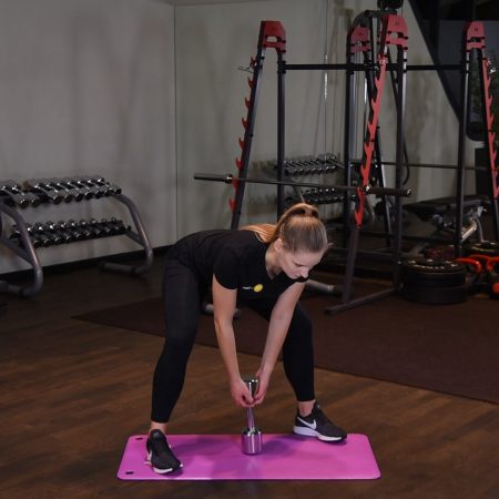 Martwy ciąg sumo z hantlą