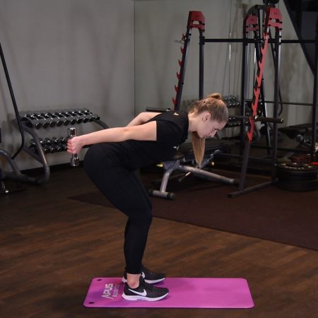 Prostowanie przedramienia w opadzie tułowia z hantlą