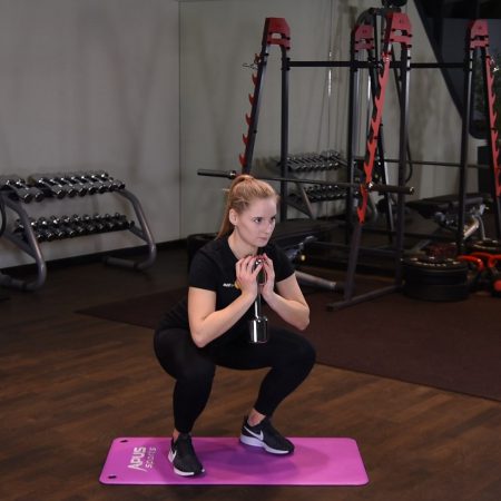 Przysiad z hantlą - just be fit