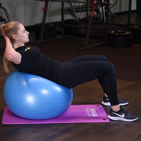 Spięcia brzucha na piłce do ćwiczeń