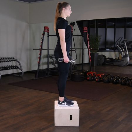 Wejście na podwyższenie z hantlami