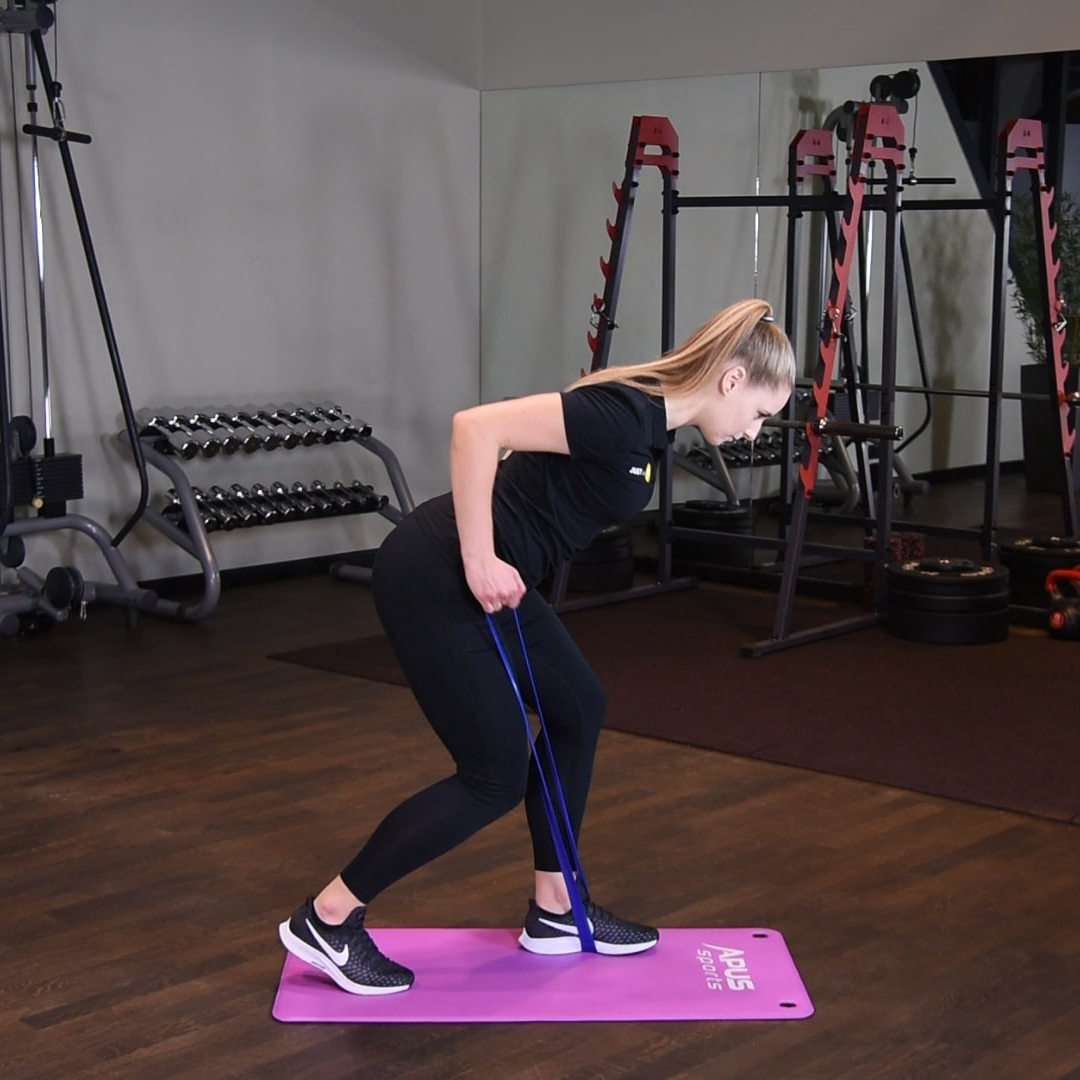 Wiosłowanie jednorącz w opadzie tułowia z gumą mini band