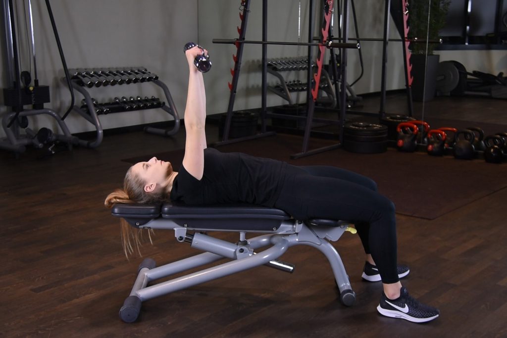 Wyciskanie hantli leżąc na płasko