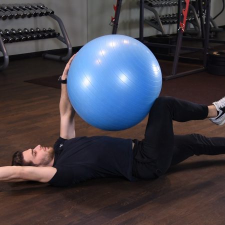 Deadbug z piłką do ćwiczeń - just be fit