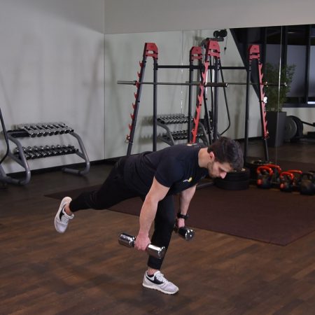 Martwy ciąg jednonóż z dwoma hantlami