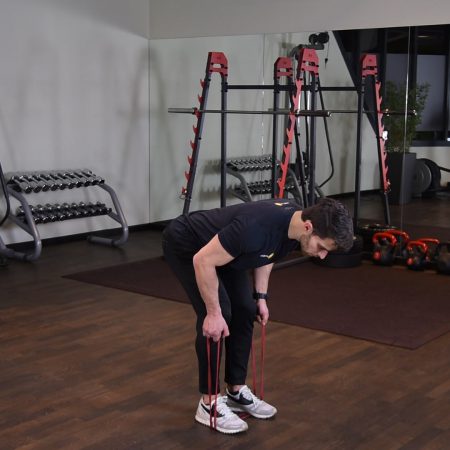 Naprzemienne wiosłowanie gumą power band w opadzie tułowia