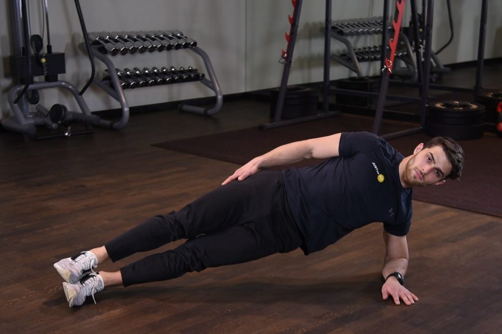 Plank bokiem na prostych nogach