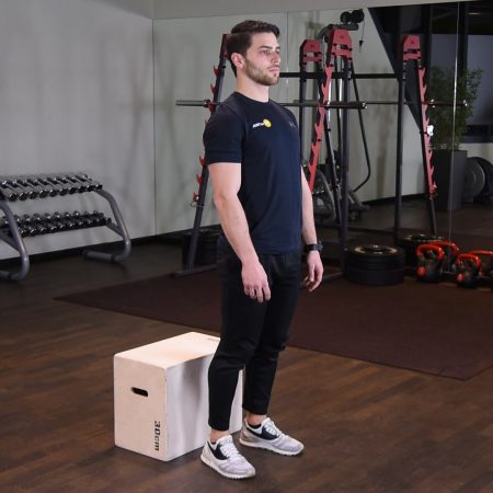 Przysiad na podwyższenie w rozluźnieniu - just be fit