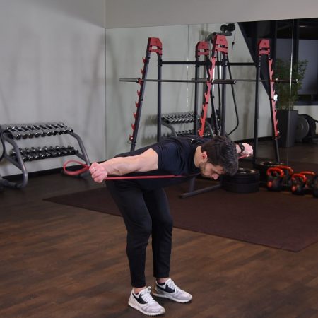 Rozpiętki z gumą power band w opadzie tułowia