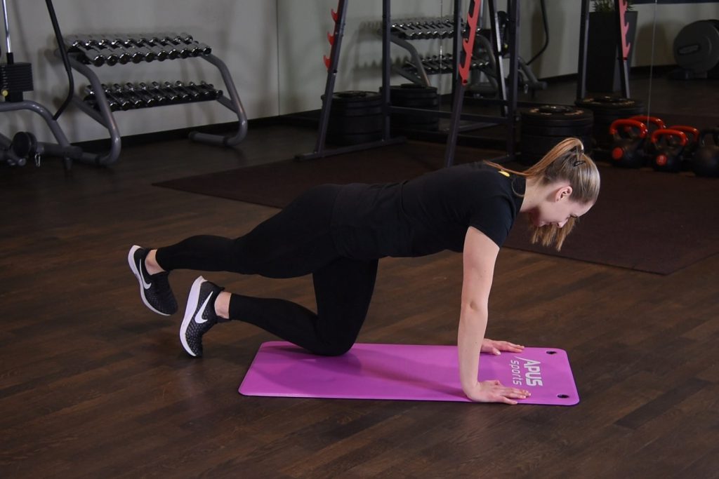 Unoszenie i przywodzenie nogi w klęku podpartym