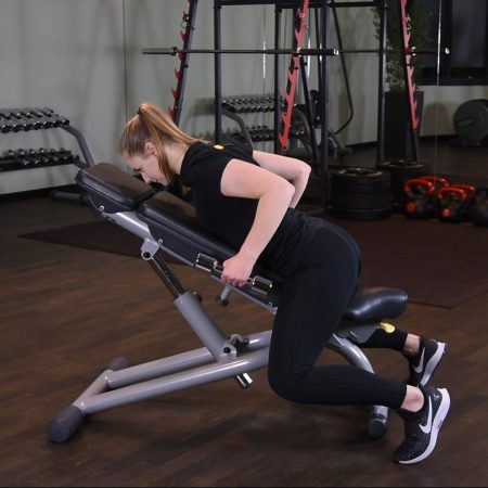 Wiosłowanie hantlami wąsko w leżeniu przodem na ławce dodatniej