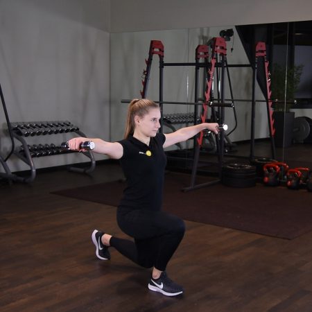 Zakrok ze wznosem hantli bokiem