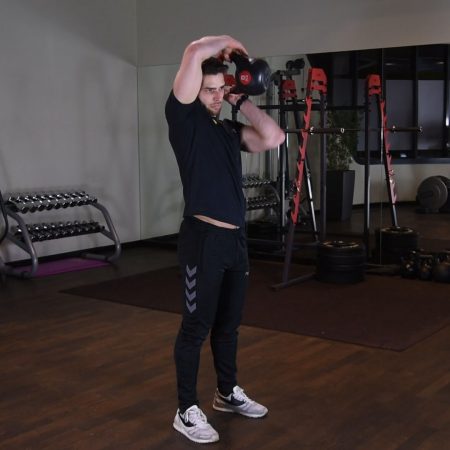 Ćwiczenie Halo- kettlebell wokół głowy - just be fit