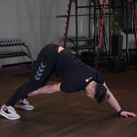 Sięganie do kostki w podporze przodem - just be fit