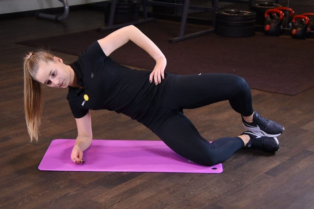 Clamshell w podporze bokiem - just be fit