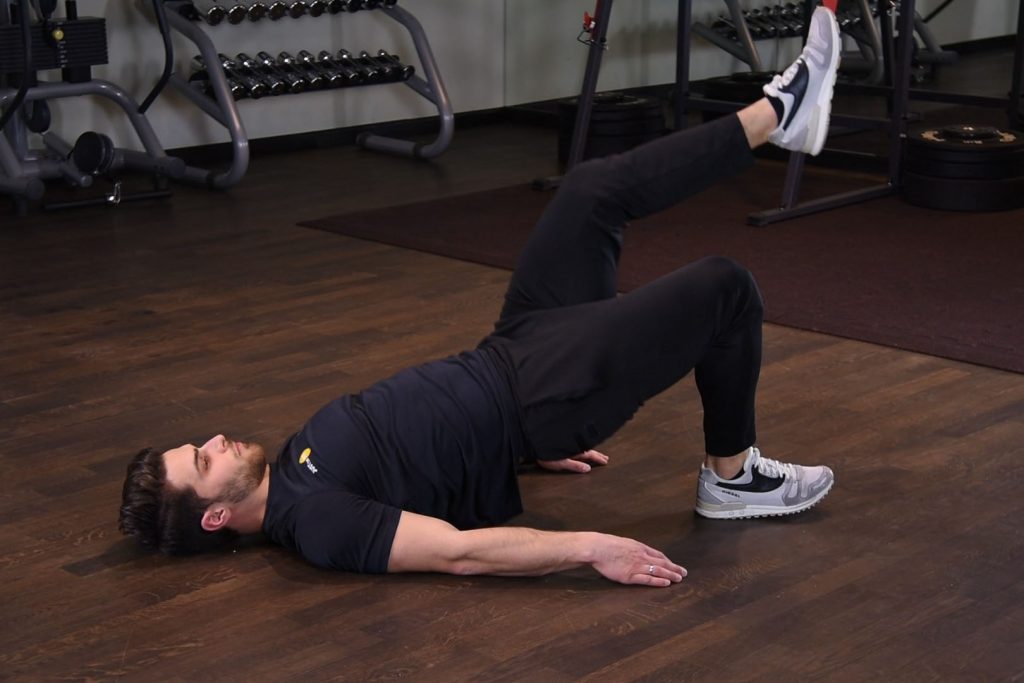 Wznosy bioder jednonóż w leżeniu tyłem - just be fit