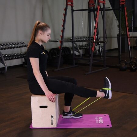 Prostowanie kolana z gumą mini-band siedząc just be fit