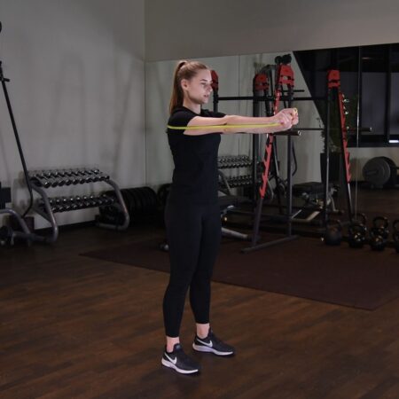 Rozpiętki z gumą power band stojąc just be fit